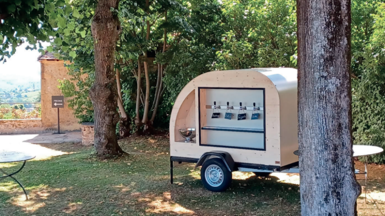 Bar à vin mobile Fûts nomades installé pour un événement